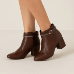Bota Cano Curto Beira Rio com Fivela e Detalhe Glitter – Marrom - Imagem 2