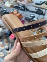 Rasteira Beira Rio Tiras Finas com Tachas – Multicolorida - Imagem 4