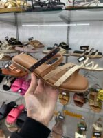 Rasteira Beira Rio Tiras Finas com Tachas – Multicolorida - Imagem 2
