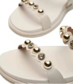 Rasteirinha Beira Rio com Pedrarias e Tachas Douradas – Branco - Imagem 2
